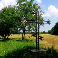 Новий хрест біля Мотронинського монастиря