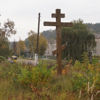 Памятный крест на месте расрушенной православной церкви Рождества Христова