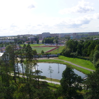 Вид на пруд и стадион в северной части города