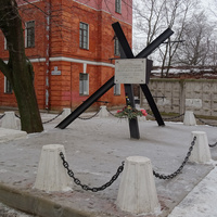 Памятник "Малая дорога жизни"