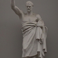 Скульптура Демосфена на здании Российской Национальной библиотеки