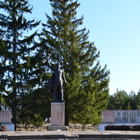 Памятник погибшим советским воинам в с. Ломовец.