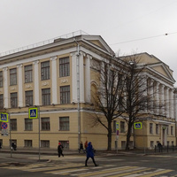 Улица Пушкинская, 28. Здание бывшей женской гимназии.