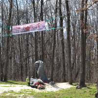 Памятник воинам 146 отдельного батальона конвойных войск НКВД СССР, 201 воздушно-десантному батальону 5-го воздушно-десантного корпуса