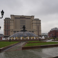 Манежная площадь, фонтан Часы Мира, гостинница Москва