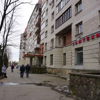 На улице Токарева.