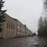Фарфоровый завод «Пролетарий», основная продукция-посуда.(с 1942 г. технический фарфор — изоляторы, втулки, колодки)