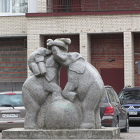 Скульптура «Семья Слонов»