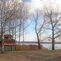 Дом с видом на озеро.