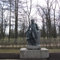Памятник Пушкину на Октябрьском бульваре