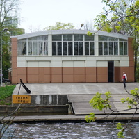 На реке Крестовка.