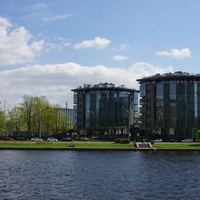 На реке Средняя Невка.