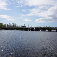 На реке Средняя Невка.