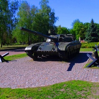 Танк установлен в год 65-летия Победы в ВОВ и на честь 41-танковой дивизии.