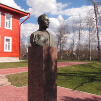 бюст советского поэта, уроженца Кобоны Александра Прокофьева