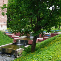 У крепостной стены.