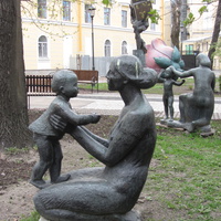 На территории музея городской скульпруры