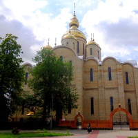 Свято-Михайловский собор,православный собор в Черкассах, являющийся на сегодняшний день самым крупным храмом Украины.