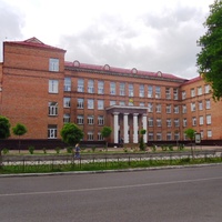Женская гимназия Самойловской  построенная в 1912 году.Сейчас школа №17 .