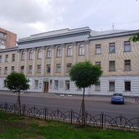 Черкасский художественный музей.Музей расположен в центре города Черкассы в бывшем здании горкома коммунистической партии Украины.