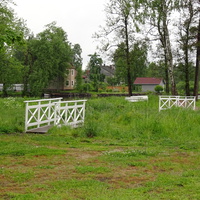 Парк рядом с крепостью Корела
