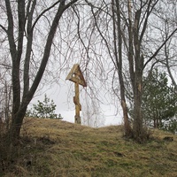 Поклонный крест у святого источника близ села Красново.