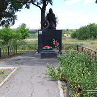 Братская могила воинов ВОВ на ул. Гагарина