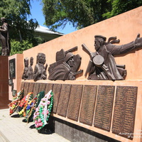 Братская могила- мемориал воинам ВОВ