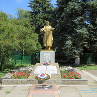 Братская могила-мемориал павшим воинам в ВОВ