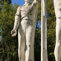 Скульптура  в сквере у ГРЭС-5