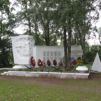 Памятник коммунаровцам погибшим за Родину