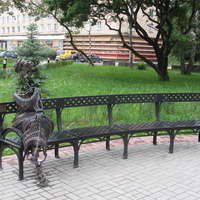 Скульптура "Мужчина и Женщина" на Театральной площади