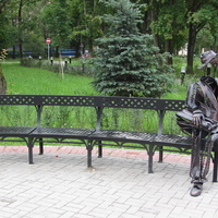 Скульптура "Мужчина и Женщина" на Театральной площади