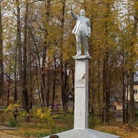 В.И.Ленин памятник в сквере посёлка Ленинское