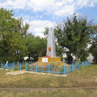 Братская могила воитнов ВОВ в парке