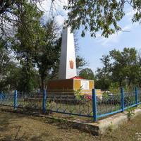 Братская могила воитнов ВОВ в парке