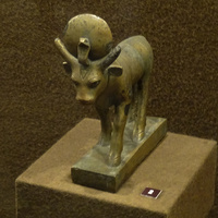 Зал Древнего Египта. Фигурка быка Аписа.