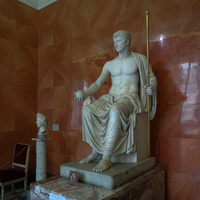 Зал Октавиана Августа. Октавиан Август в образе Юпитера.