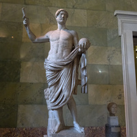 Зал Юпитера. Статуя императора Адриана.