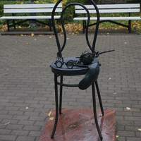 Памятник бабушке.