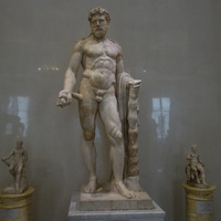 Статуя Геракла
