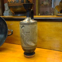 Зал искусства Древней Греции. Лекиф с белой облицовкой.