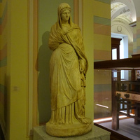 Зал культуры и искусства античных городов Северного Причерноморья. Статуя женщины.