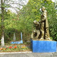 Братская могила воинов, погибших в боях за город Ростов и Родину.