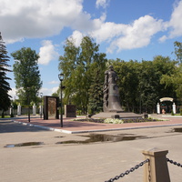 Площадь Руднева, памятник В. Ф. Руднев, Гюйс (носовой флаг) крейсера Варяг