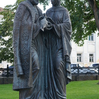 Памятник благоверным Петру и Февронии Муромским