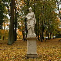 Верхний Голландский сад. Скульптура Афины.