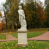 Нижний Голландский сад. Скульптура Марса.