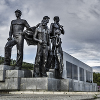 памятник гидростроителям Зейской ГЭС в городе Зея