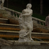 Скульптура на фонтанном каскаде "Золотая Гора"
